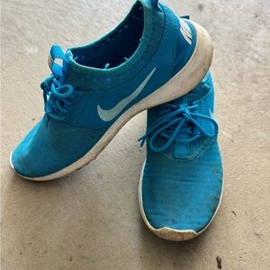 Nike Turquoise Running Sneakers